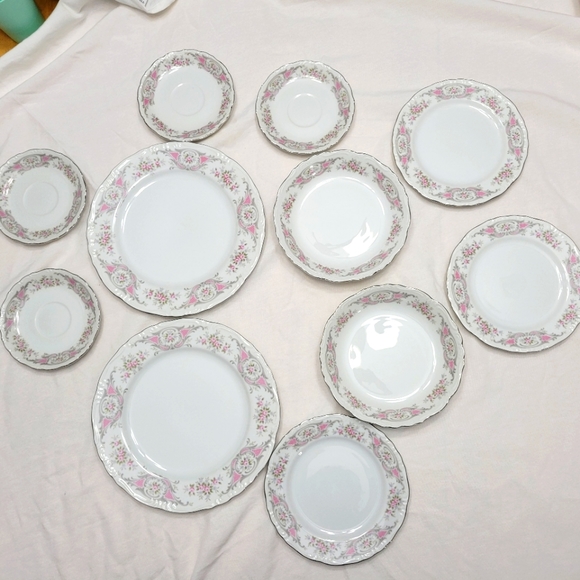 StyleHouse Pompadour Fine China 11 piece set - Picture 2 of 13
